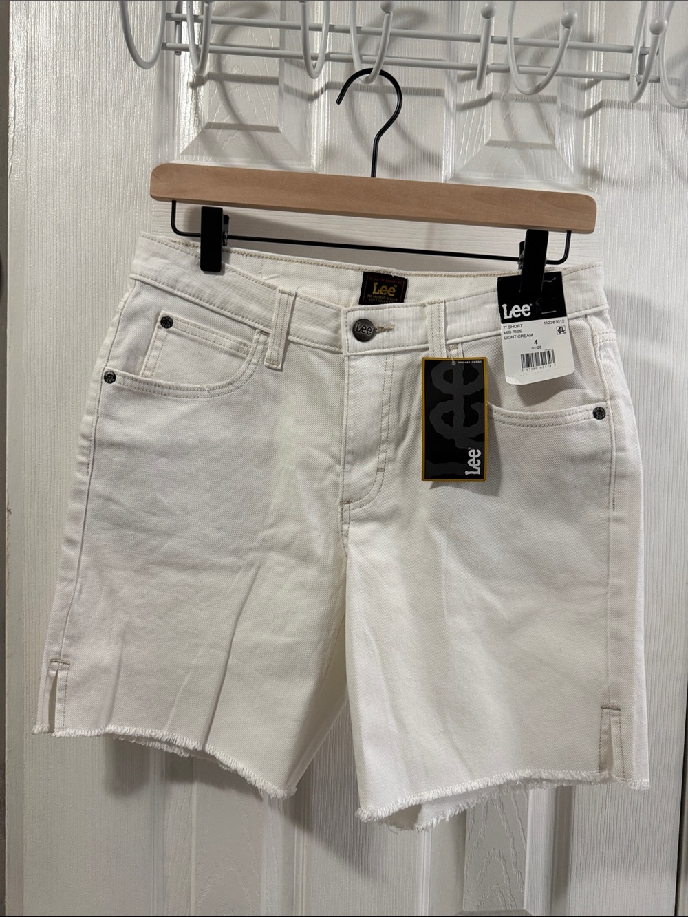 NWT Lee Light Cream/White Frayed Hem Denim Shorts Size 4